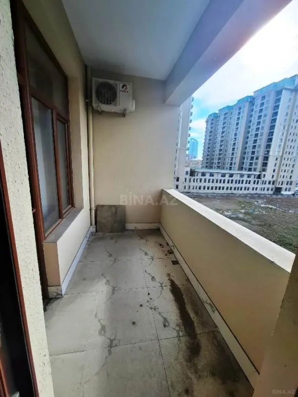 Satılır 4 otaqlı mənzil 210 m²