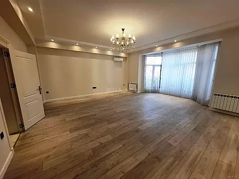 Satılır 4 otaqlı mənzil 210 m²
