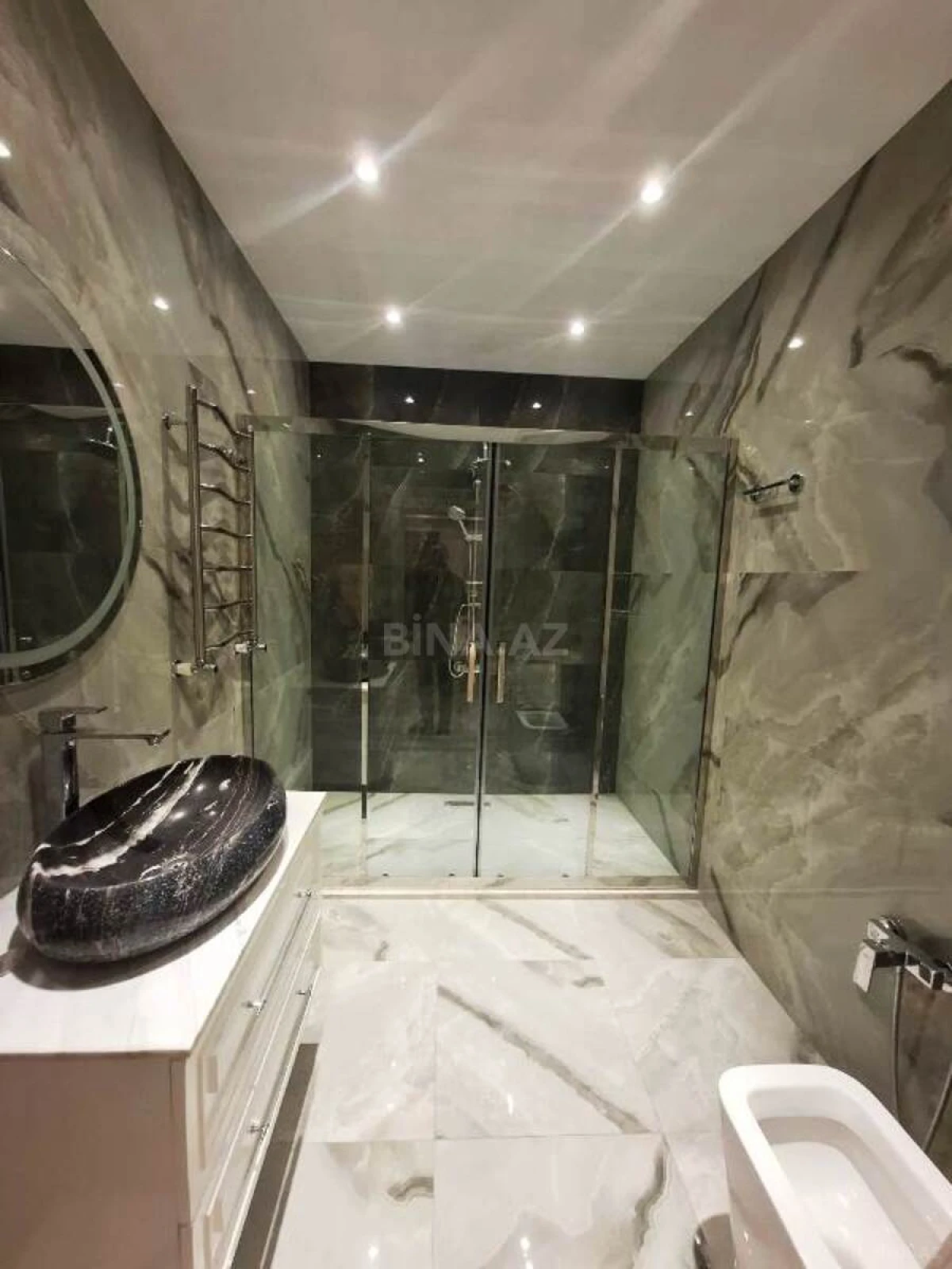 Satılır 4 otaqlı mənzil 210 m²