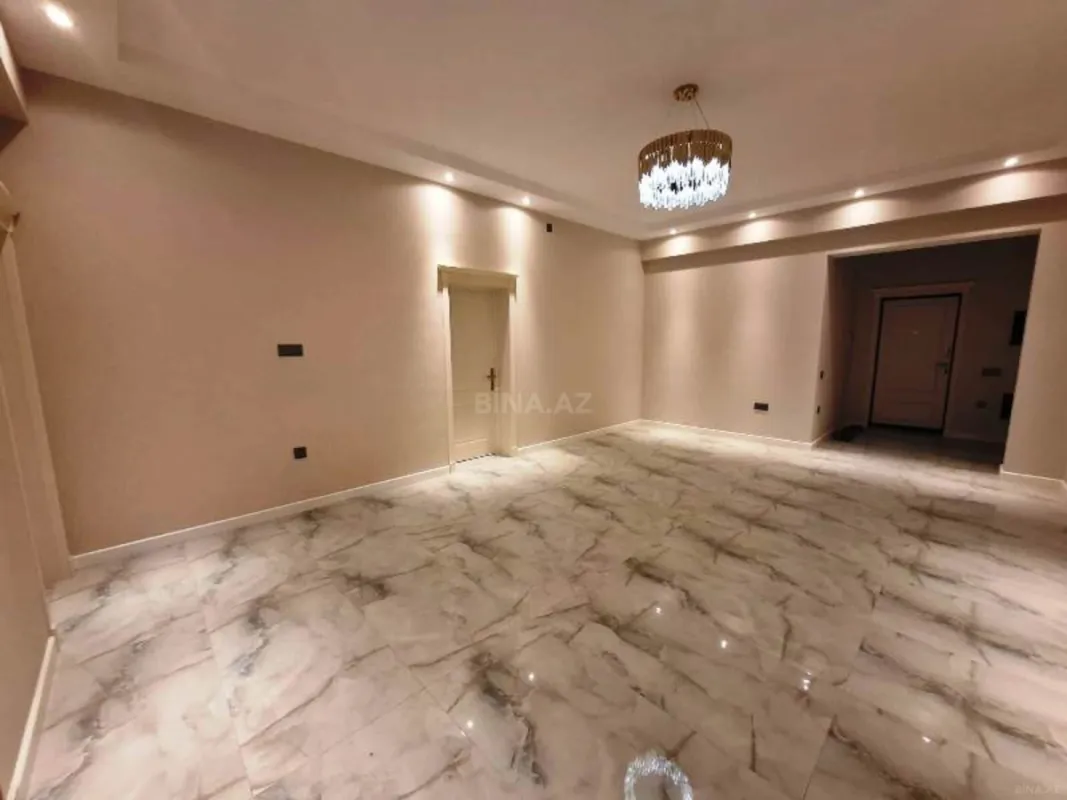 Satılır 4 otaqlı mənzil 210 m²
