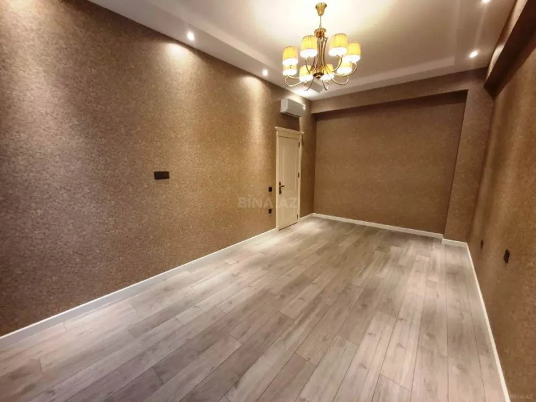 Satılır 4 otaqlı mənzil 210 m²