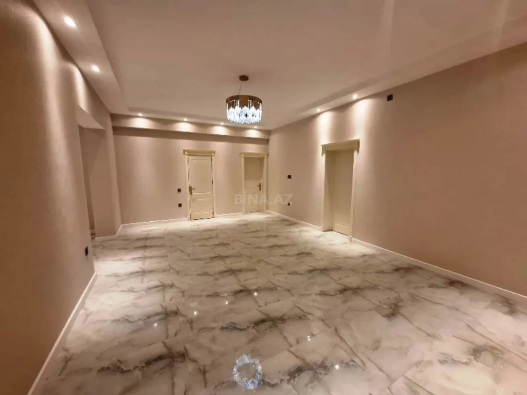 Satılır 4 otaqlı mənzil 210 m²