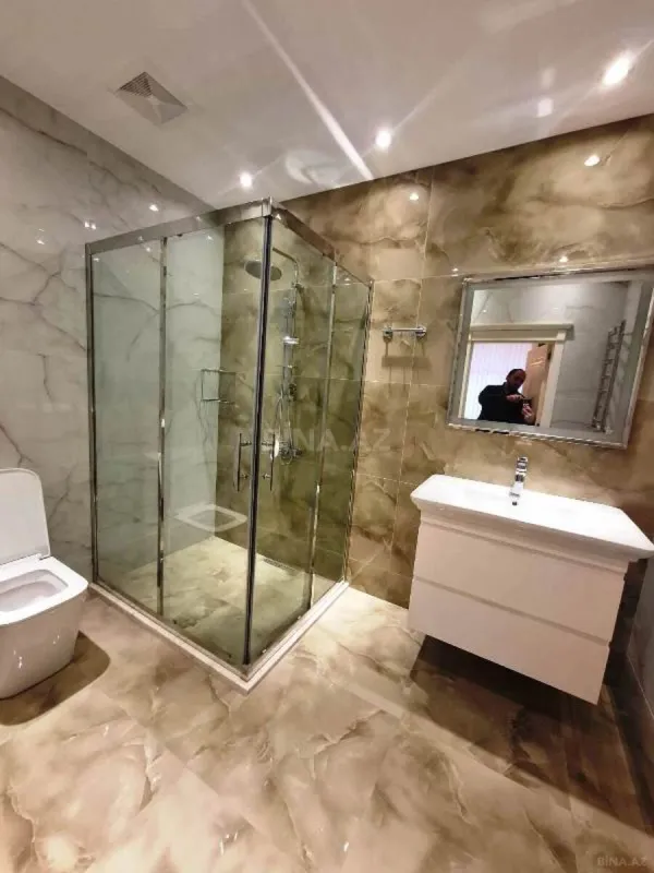 Satılır 4 otaqlı mənzil 210 m²