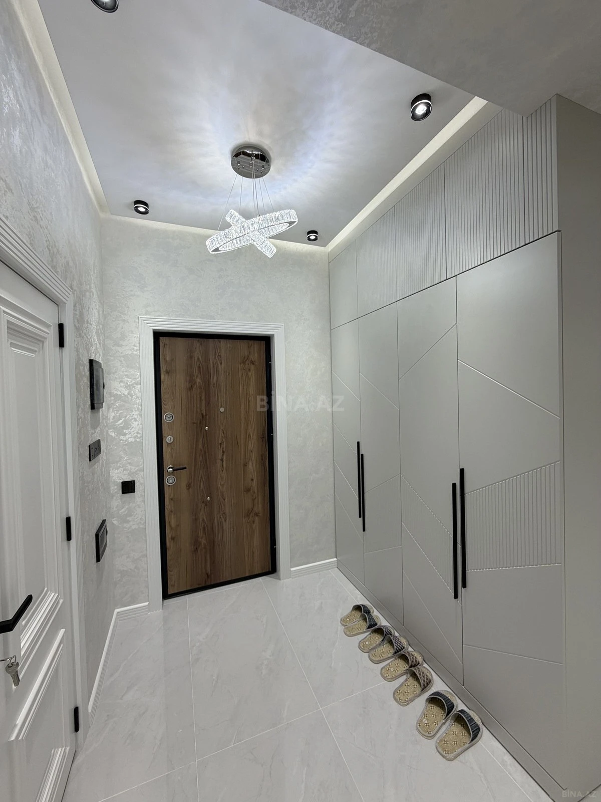 Satılır 3 otaqlı mənzil 105 m²