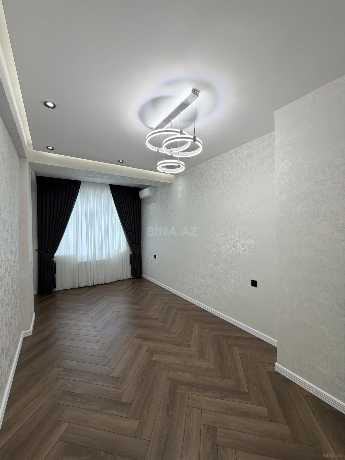Satılır 3 otaqlı mənzil 105 m²