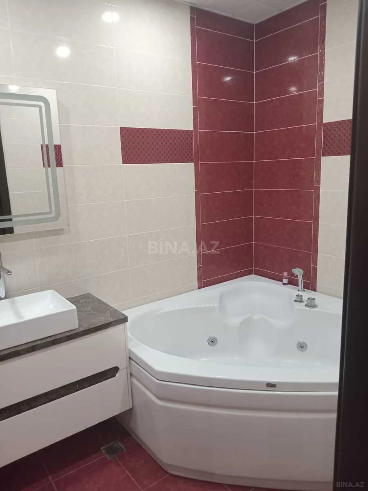 Satılır 3 otaqlı mənzil 140 m²
