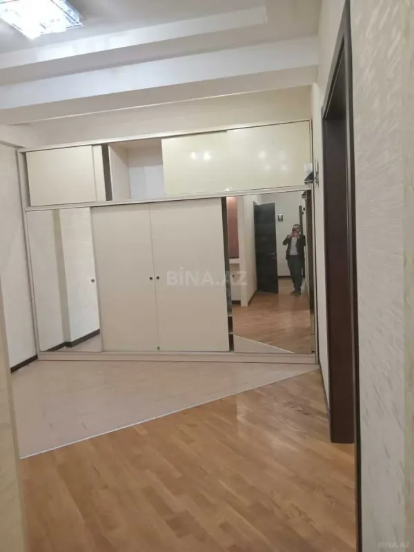 Satılır 3 otaqlı mənzil 140 m²
