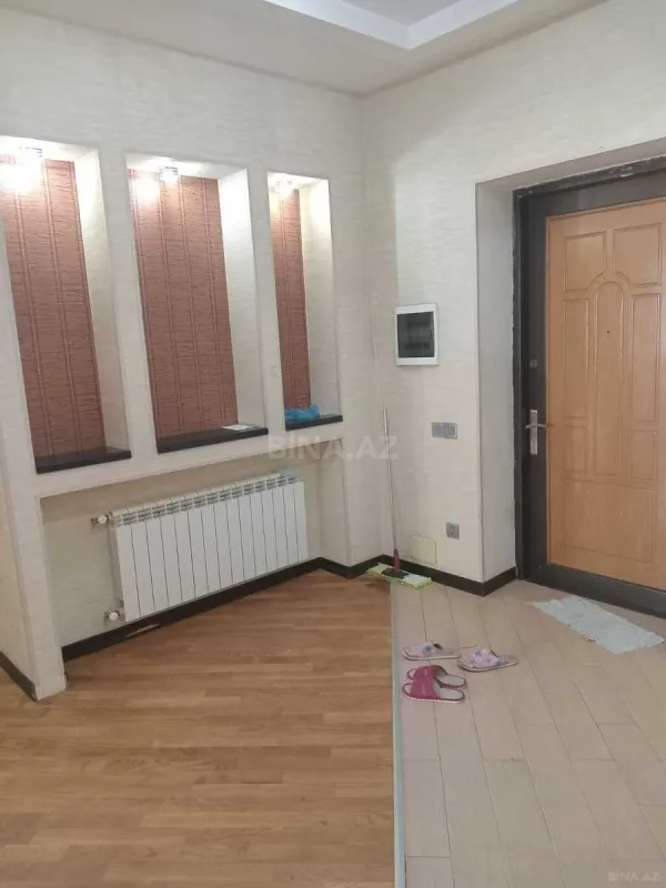 Satılır 3 otaqlı mənzil 140 m²