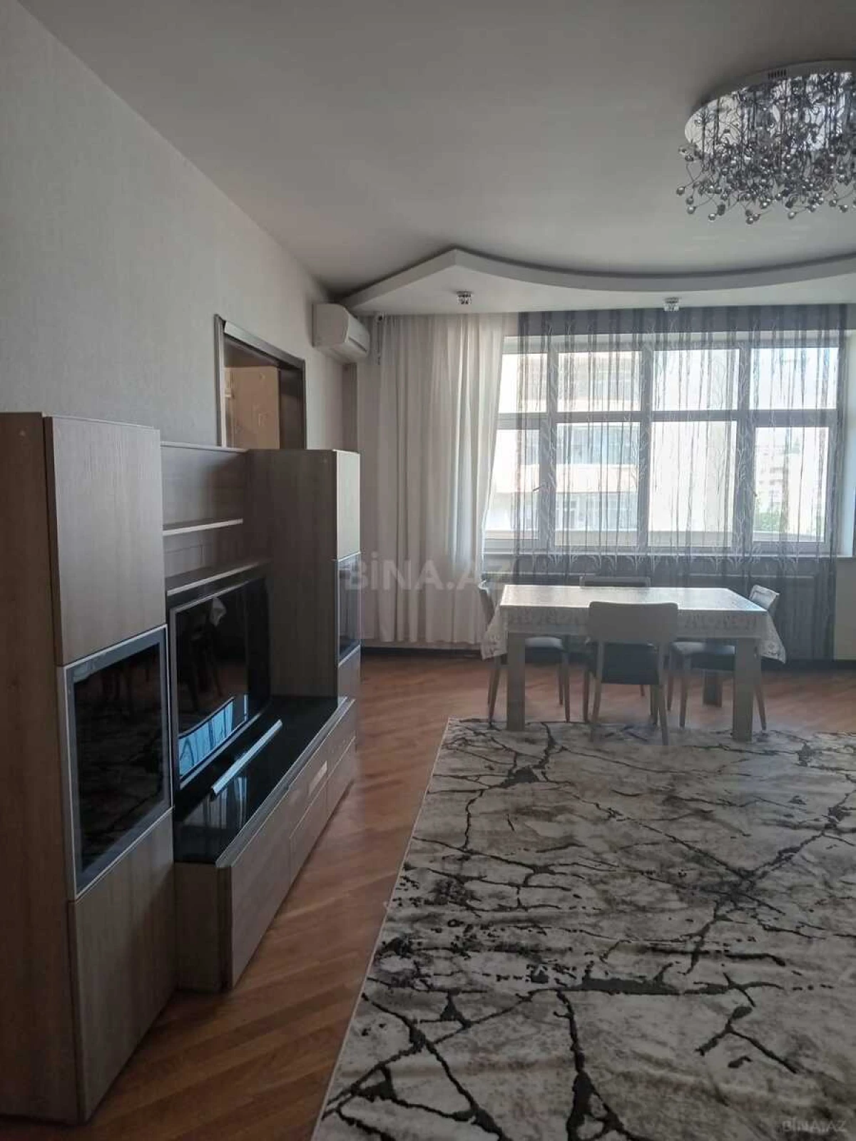 Satılır 3 otaqlı mənzil 140 m²