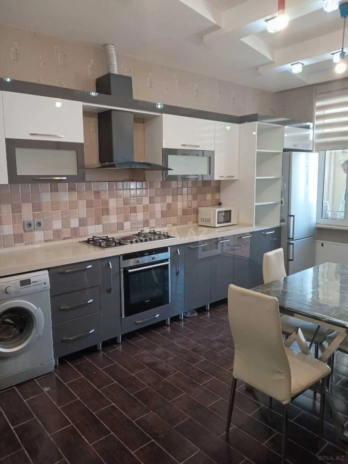 Satılır 3 otaqlı mənzil 140 m²