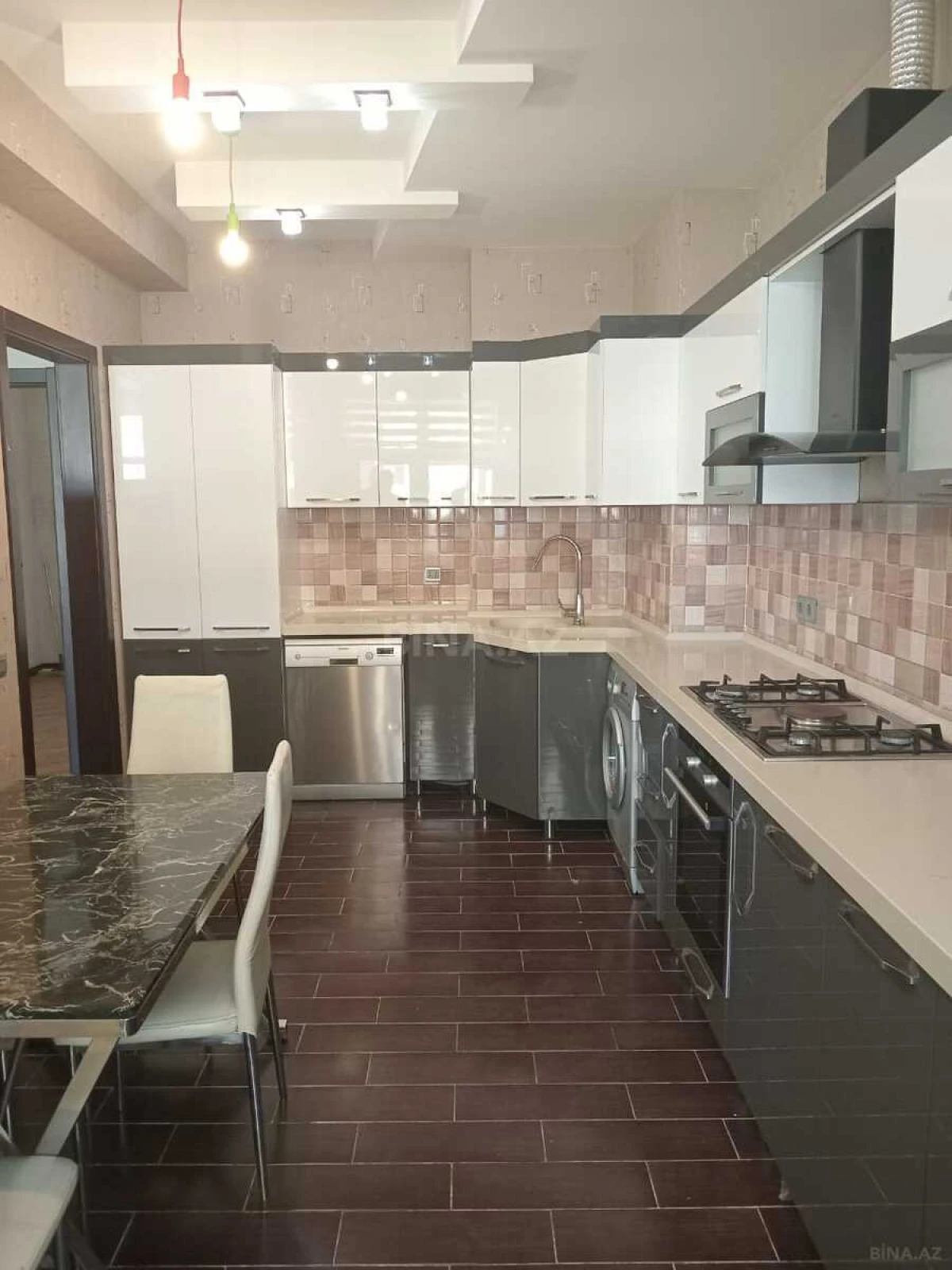 Satılır 3 otaqlı mənzil 140 m²