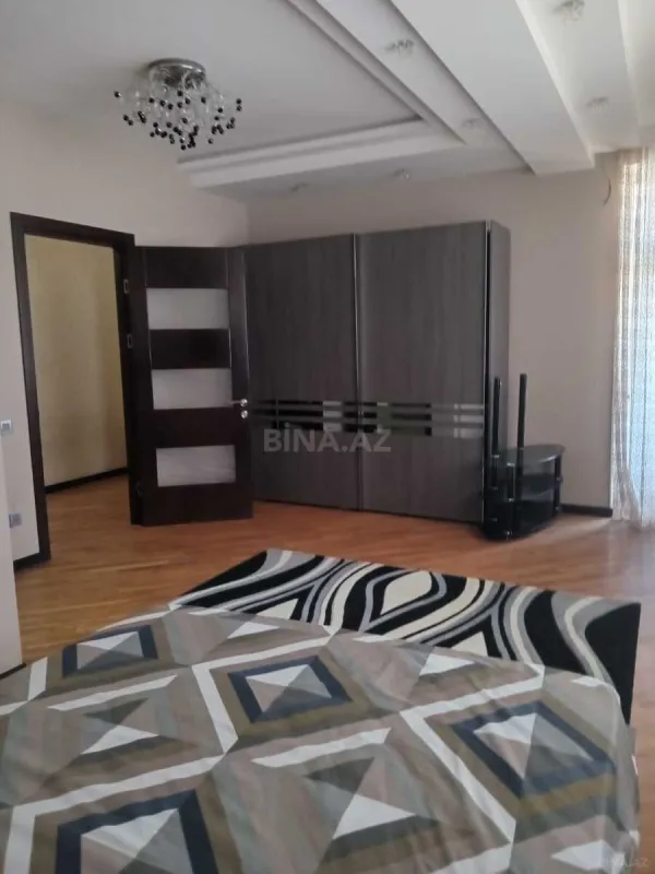 Satılır 3 otaqlı mənzil 140 m²