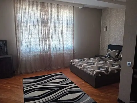 Satılır 3 otaqlı mənzil 140 m²