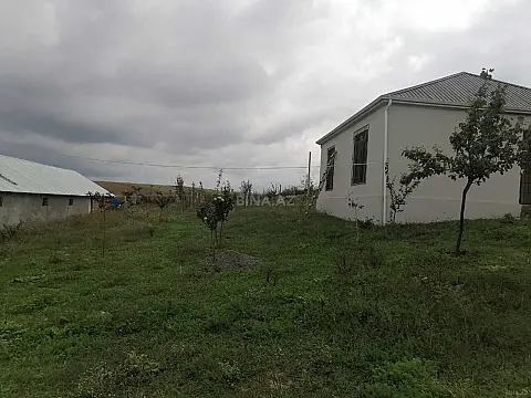 Satılır 2 otaqlı həyət evi 60 m²