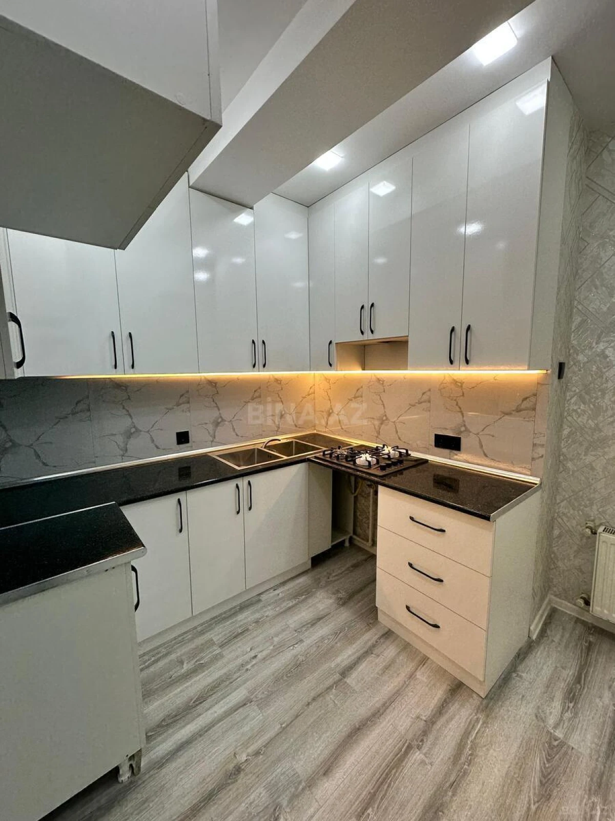 Satılır 2 otaqlı mənzil 68 m²