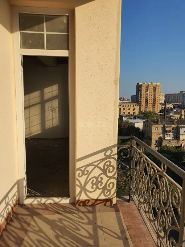 Satılır 3 otaqlı mənzil 133 m²