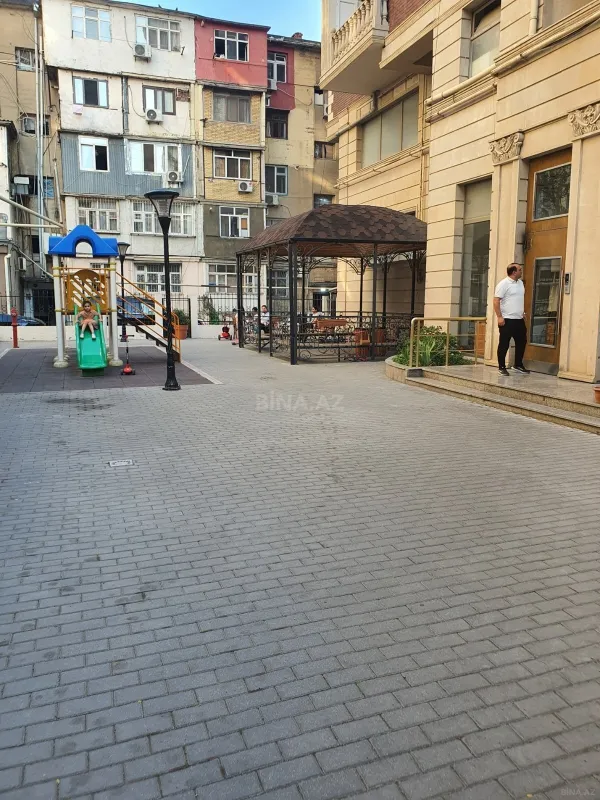 Satılır 3 otaqlı mənzil 133 m²