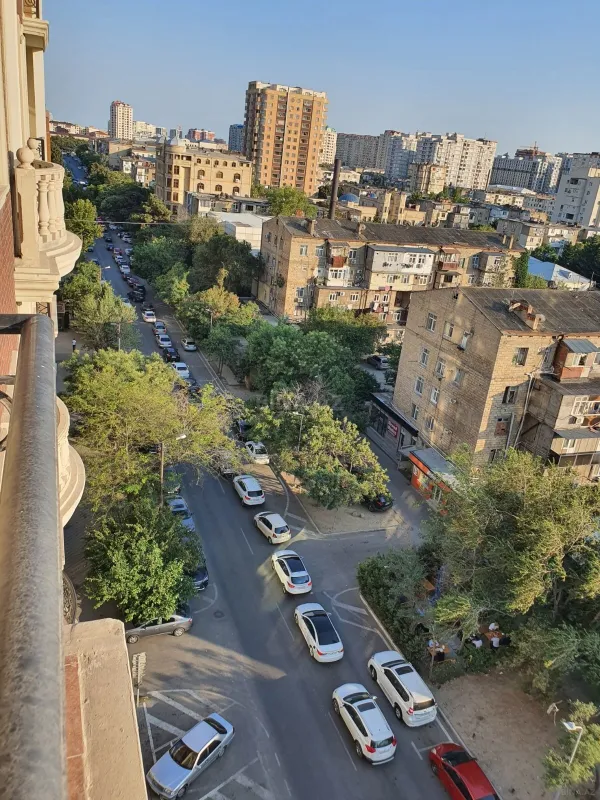 Satılır 3 otaqlı mənzil 133 m²