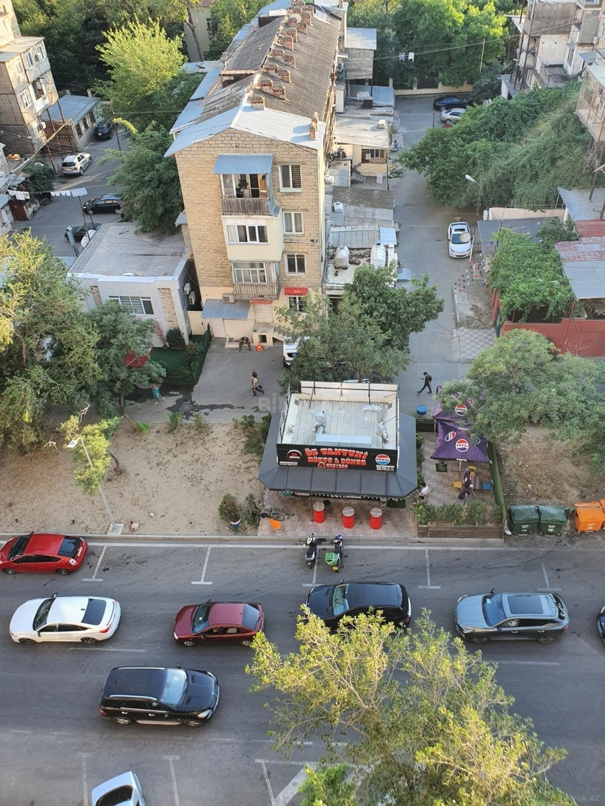 Satılır 3 otaqlı mənzil 133 m²