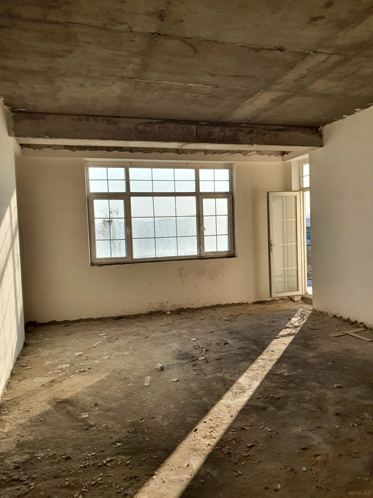 Satılır 3 otaqlı mənzil 133 m²