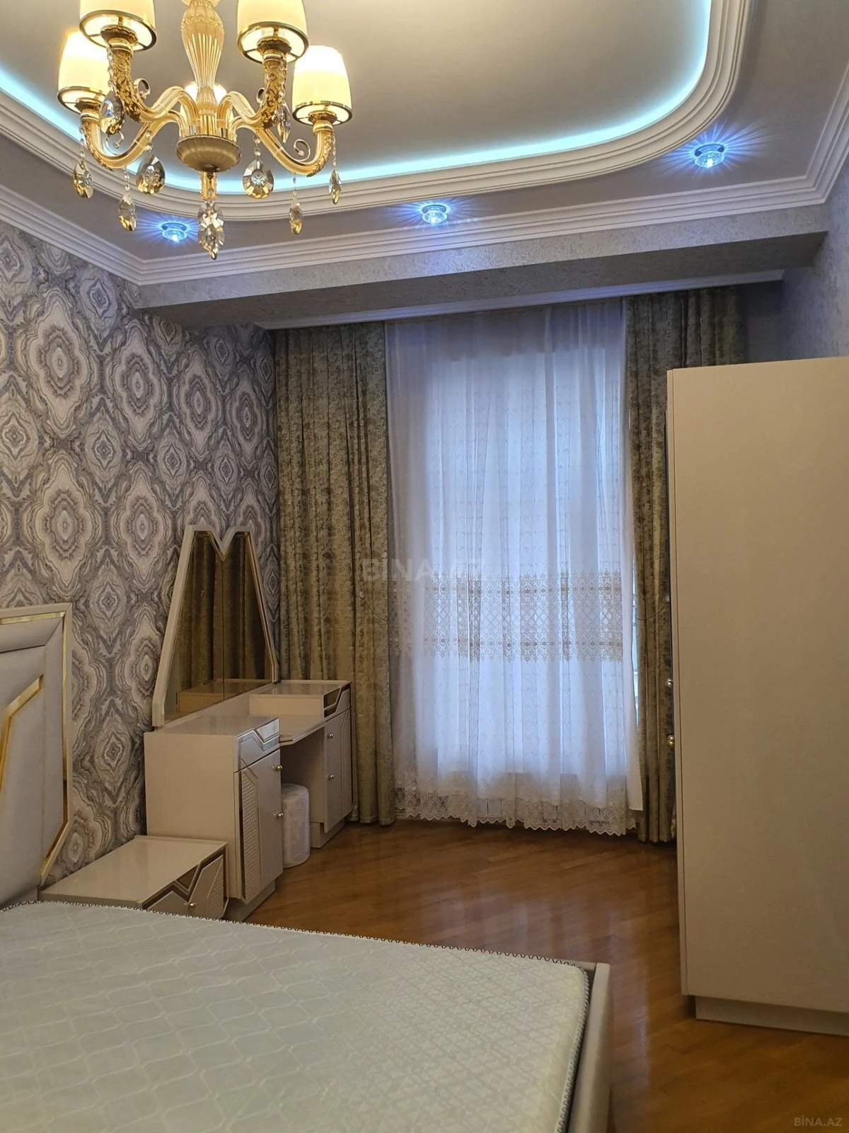 Satılır 3 otaqlı mənzil 116 m²