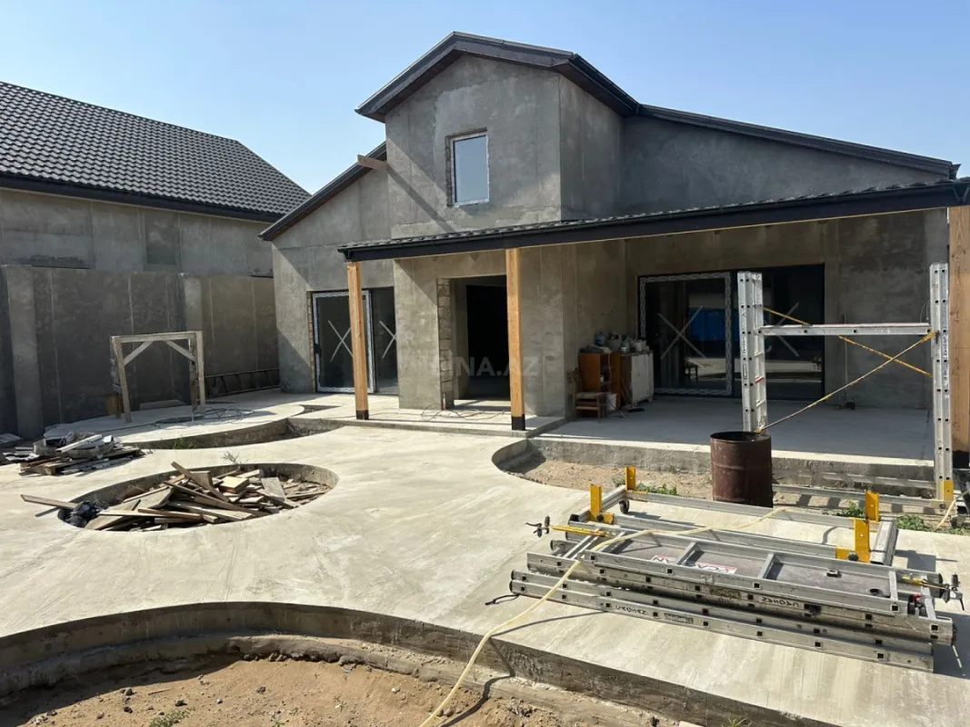 Satılır 4 otaqlı həyət evi 200 m²