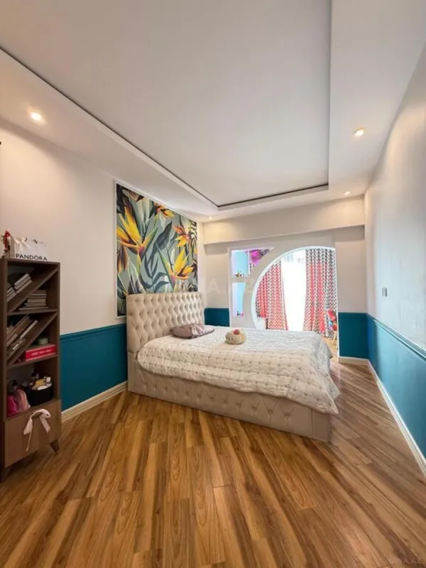Satılır 3 otaqlı mənzil 141 m²