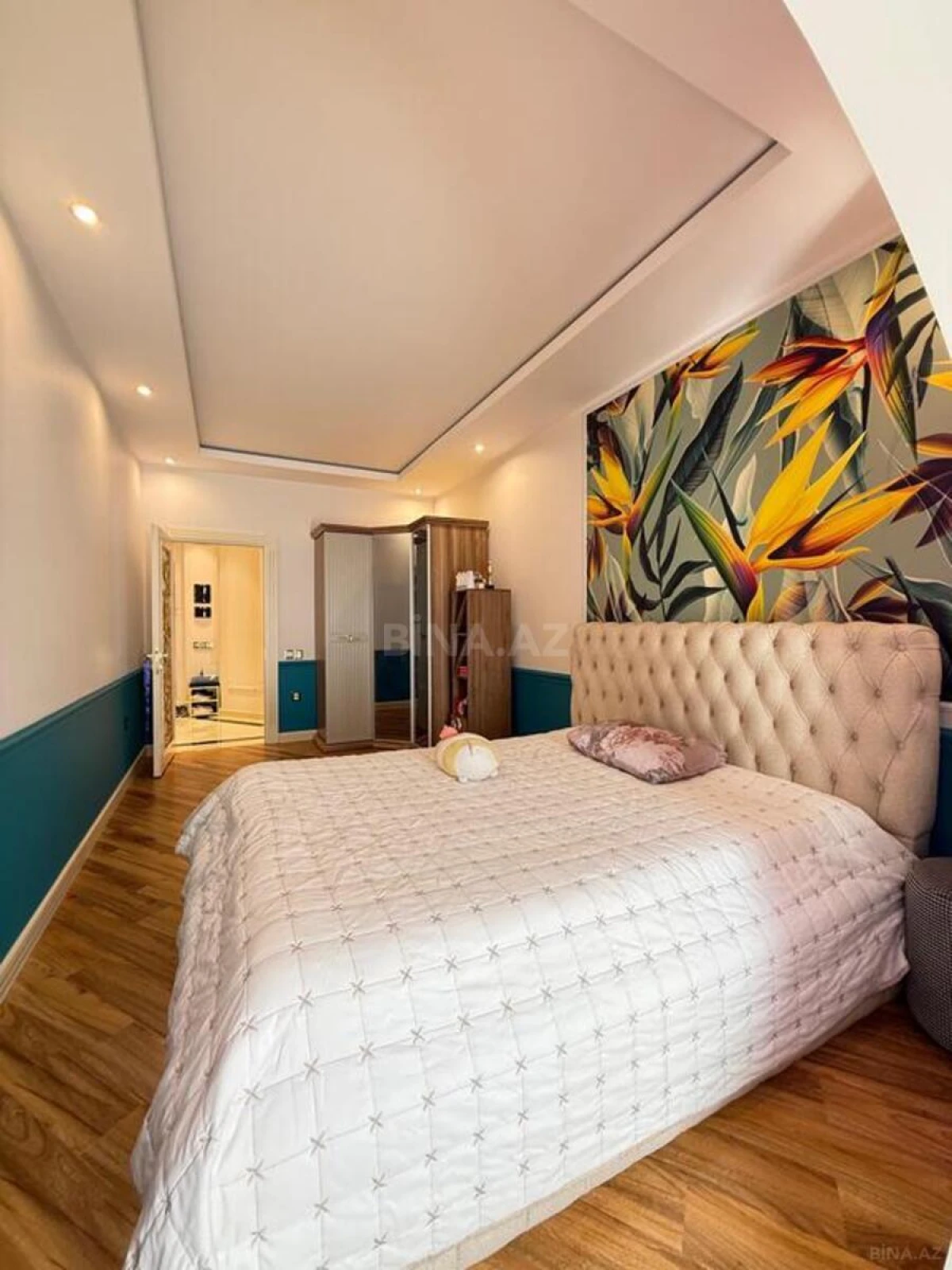 Satılır 3 otaqlı mənzil 141 m²