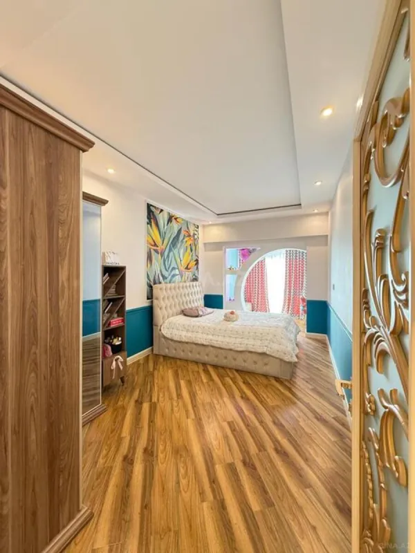 Satılır 3 otaqlı mənzil 141 m²