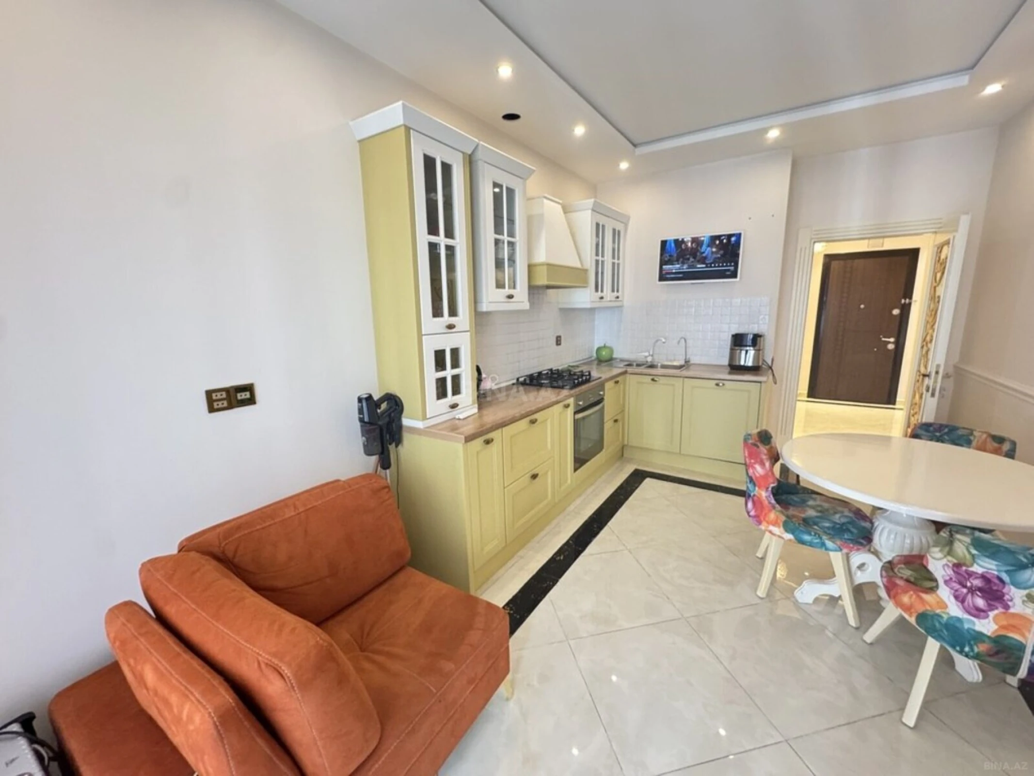 Satılır 3 otaqlı mənzil 141 m²