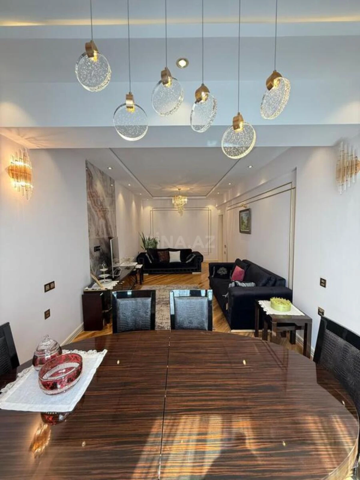 Satılır 3 otaqlı mənzil 141 m²