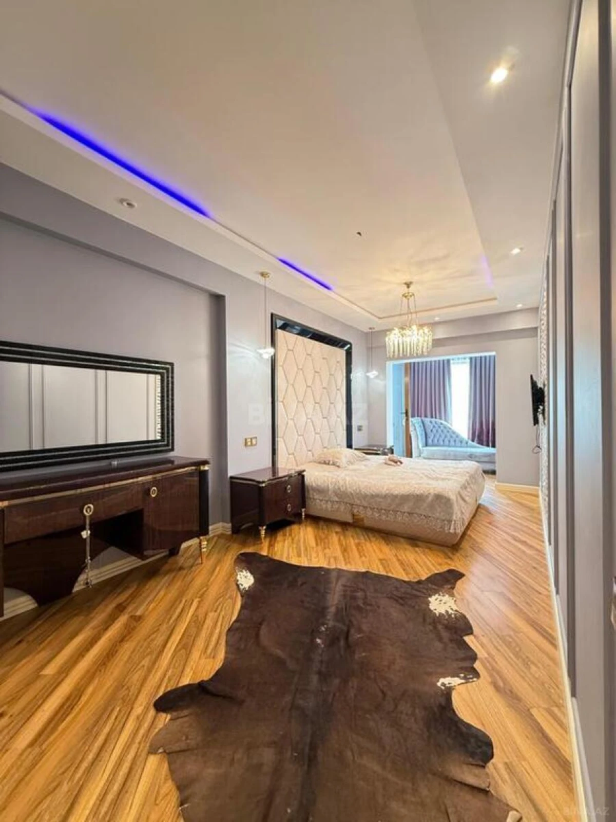 Satılır 3 otaqlı mənzil 141 m²