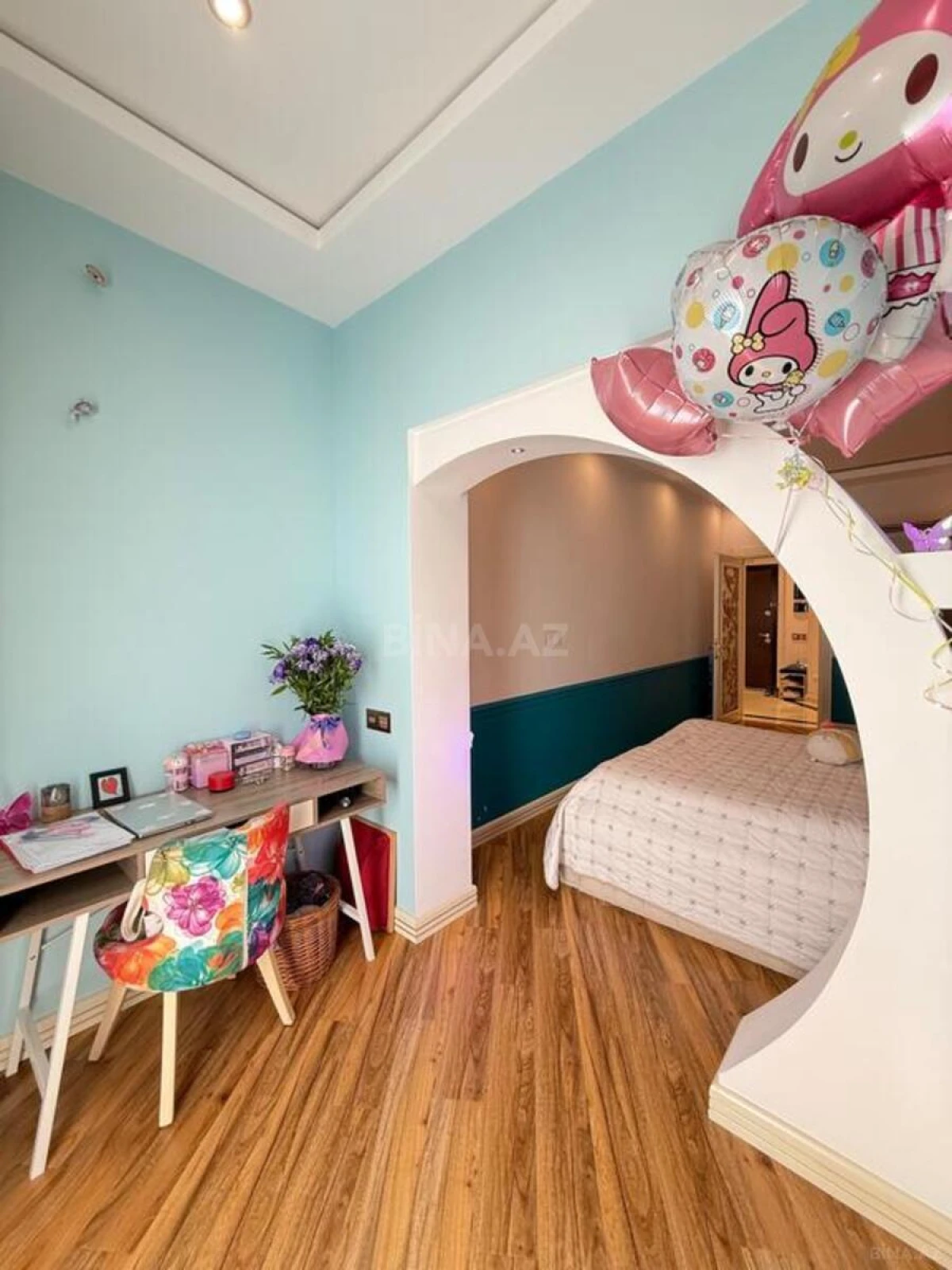 Satılır 3 otaqlı mənzil 141 m²