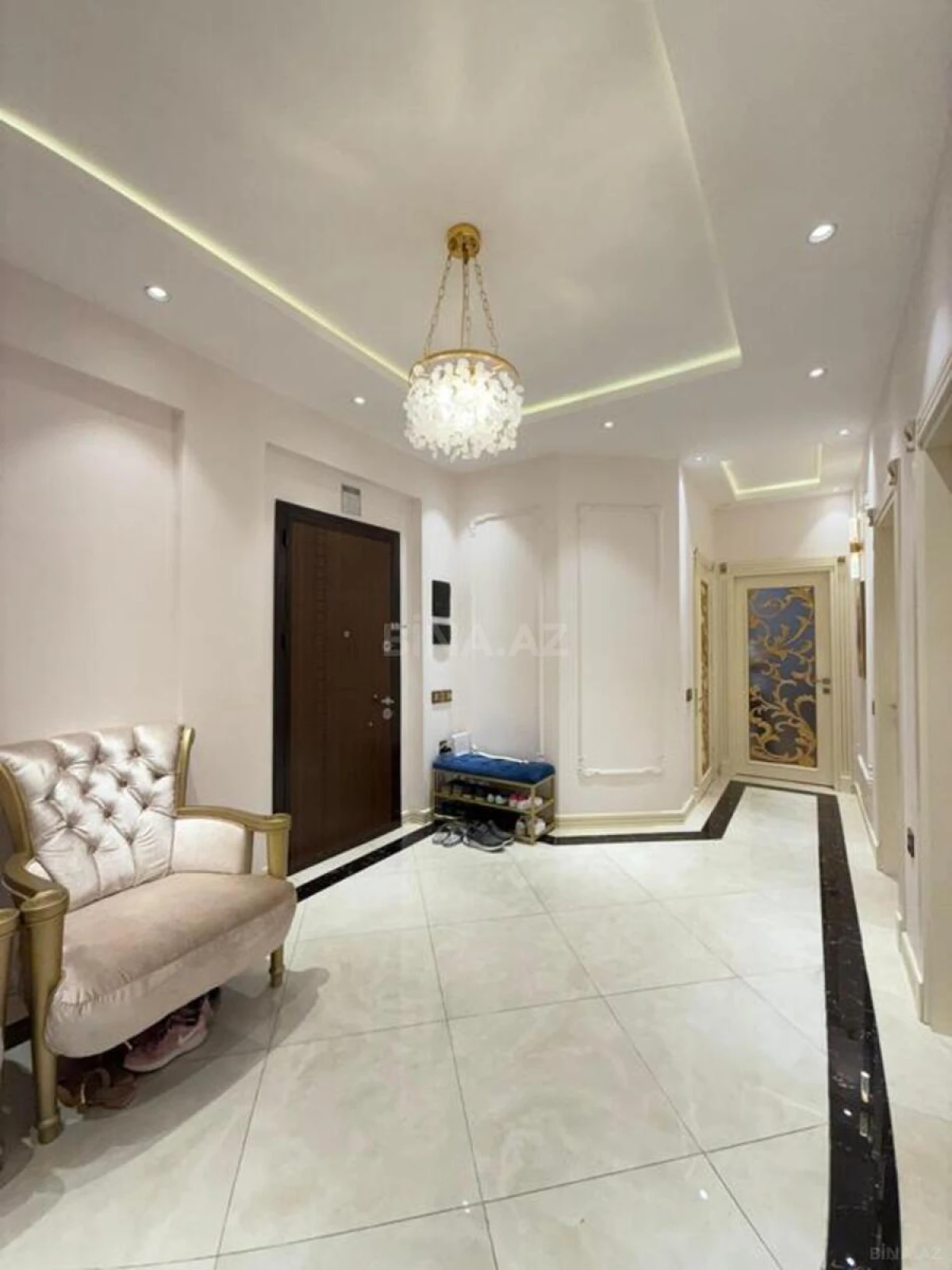 Satılır 3 otaqlı mənzil 141 m²