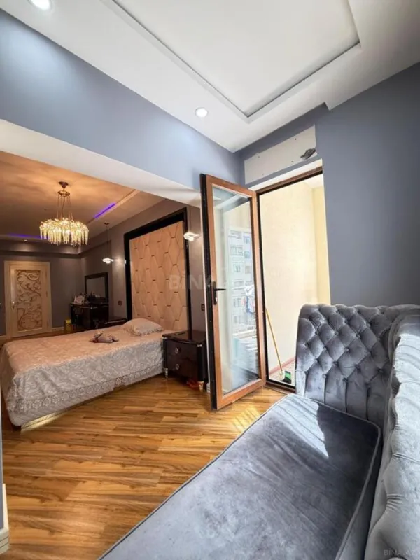Satılır 3 otaqlı mənzil 141 m²