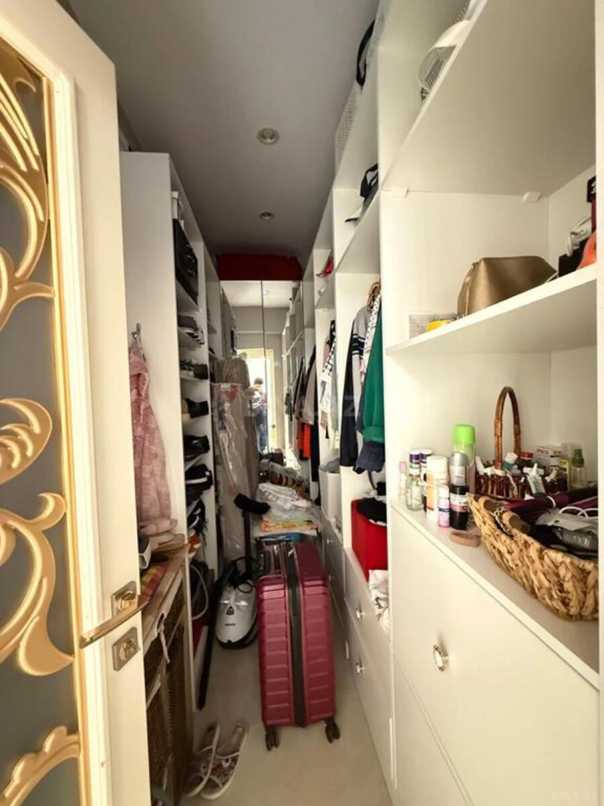 Satılır 3 otaqlı mənzil 141 m²