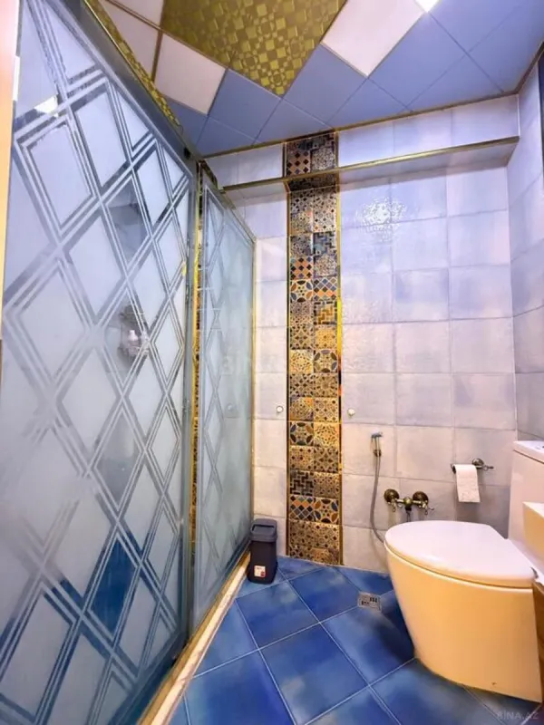 Satılır 3 otaqlı mənzil 141 m²