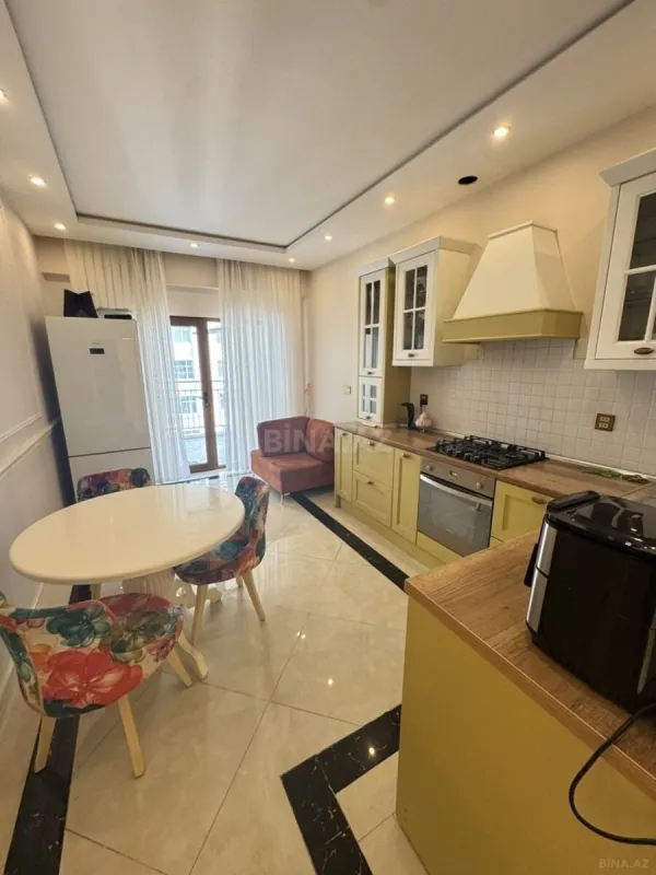 Satılır 3 otaqlı mənzil 141 m²