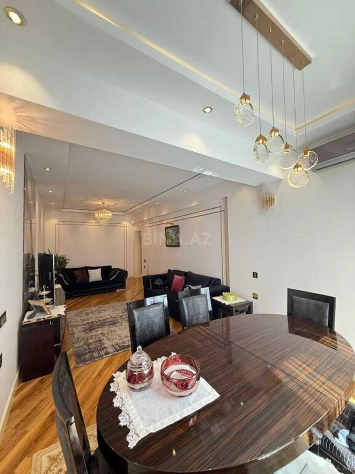 Satılır 3 otaqlı mənzil 141 m²