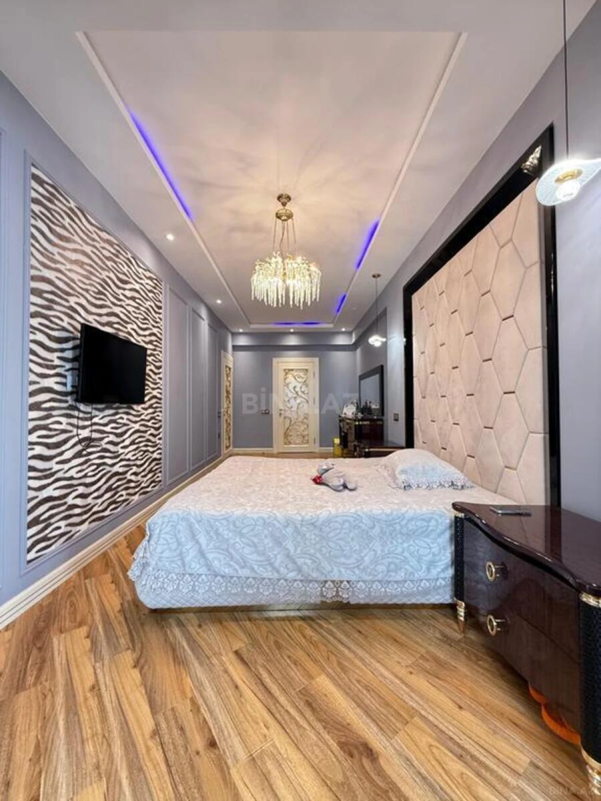 Satılır 3 otaqlı mənzil 141 m²