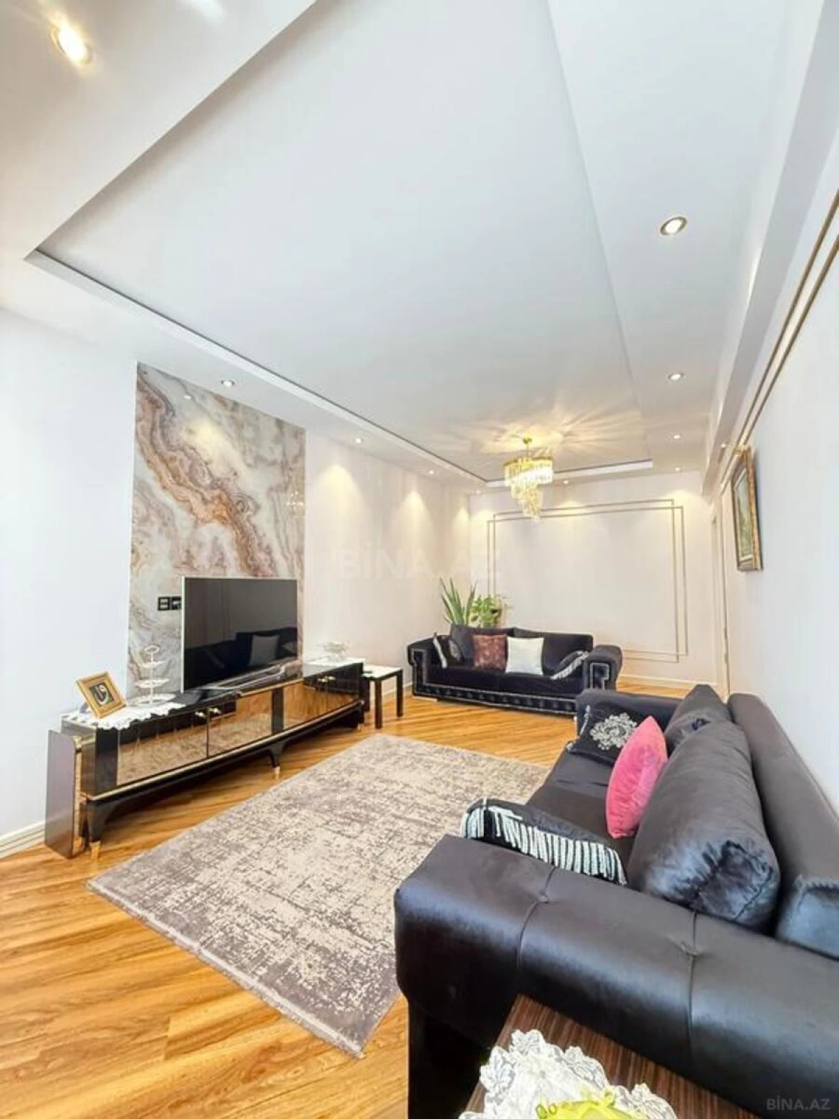 Satılır 3 otaqlı mənzil 141 m²
