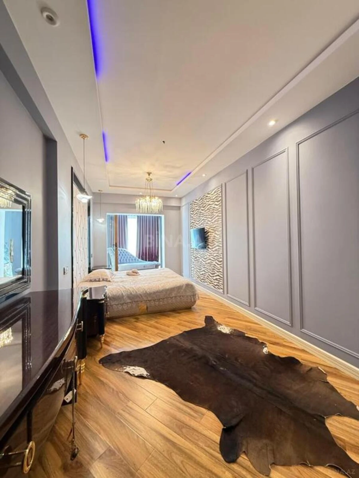 Satılır 3 otaqlı mənzil 141 m²