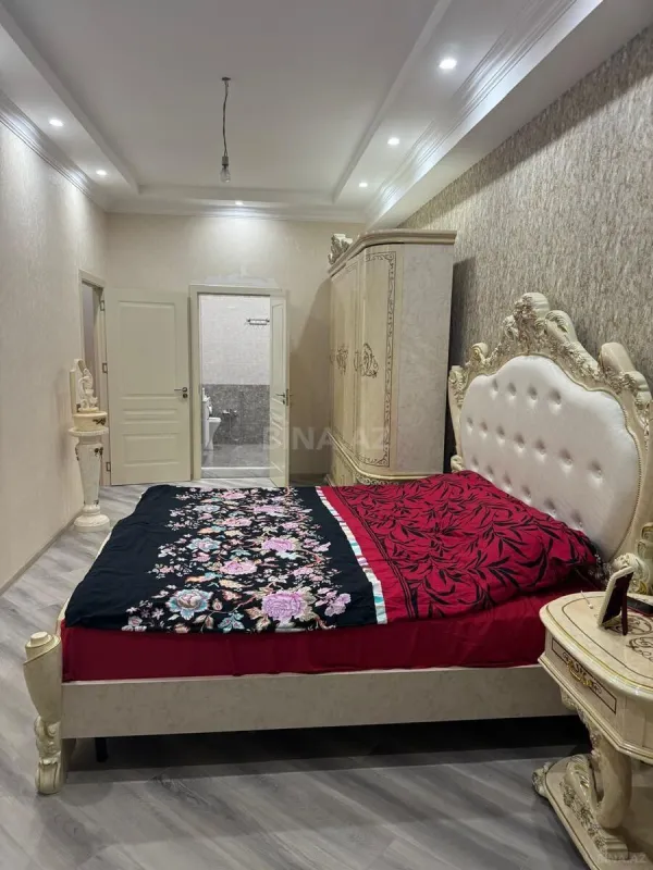 Satılır 3 otaqlı mənzil 125 m²