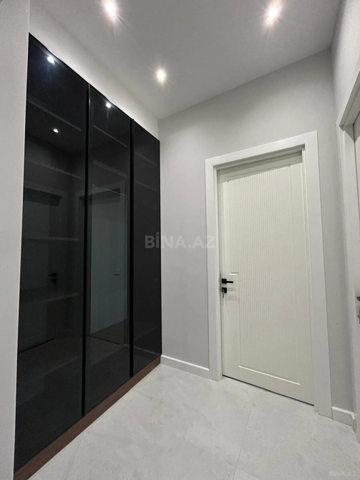 Satılır 3 otaqlı mənzil 119 m²
