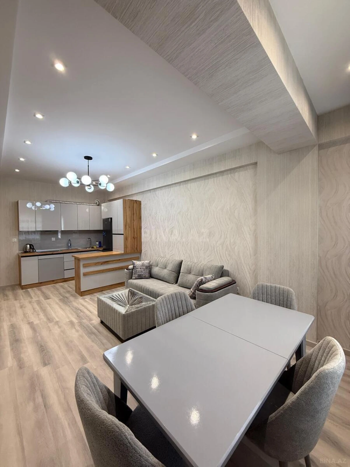 Kirayə verilir 2 otaqlı mənzil 70 m²