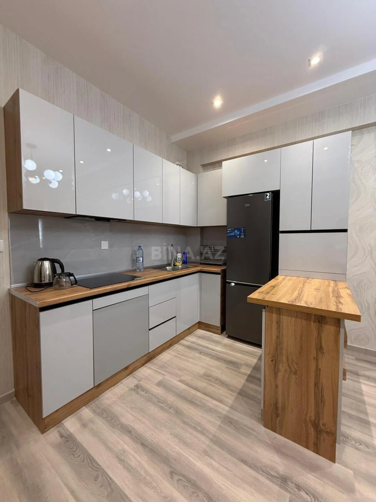 Kirayə verilir 2 otaqlı mənzil 70 m²