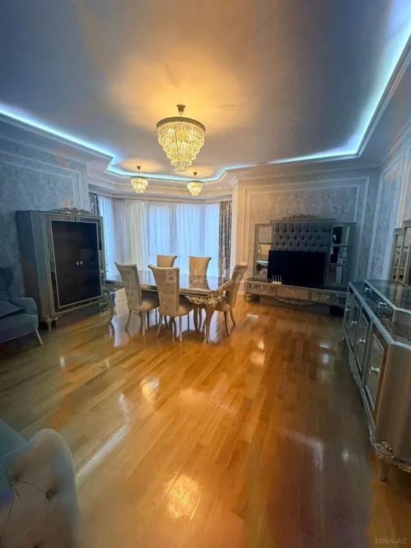 Kirayə verilir 2 otaqlı mənzil 130 m²