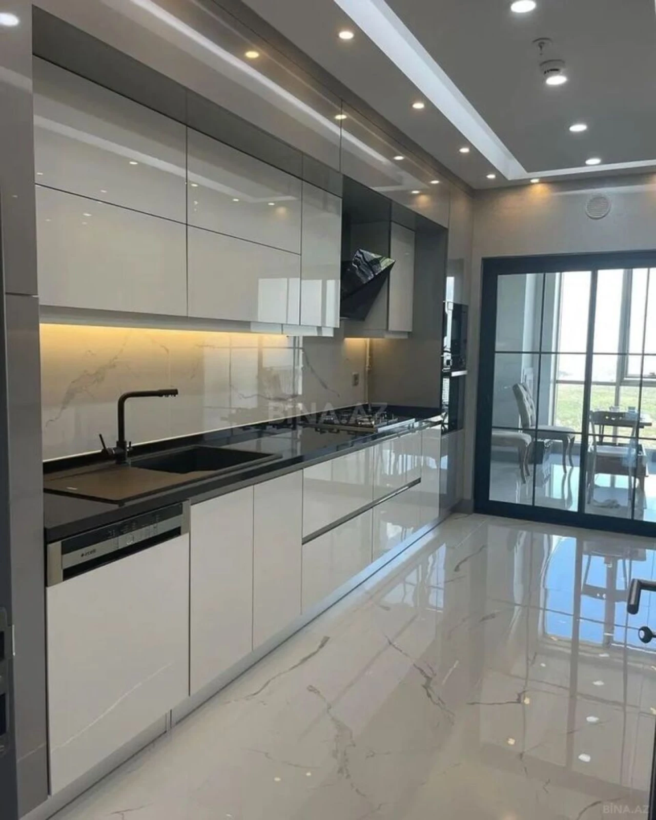 Kirayə verilir 3 otaqlı mənzil 130 m²