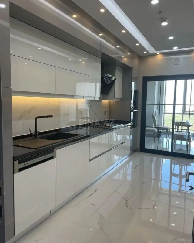 Kirayə verilir 3 otaqlı mənzil 130 m²