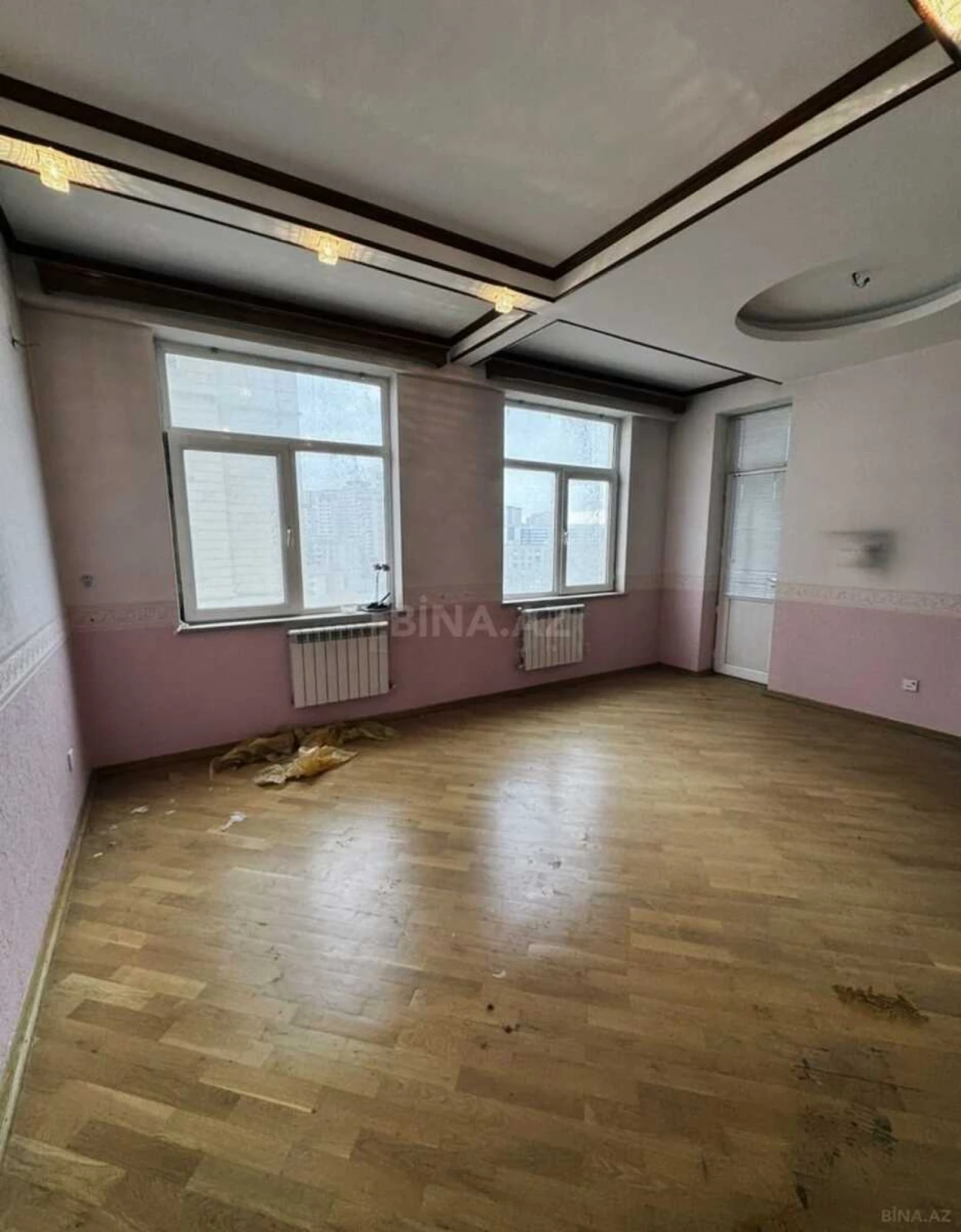 Satılır 4 otaqlı mənzil 216 m²
